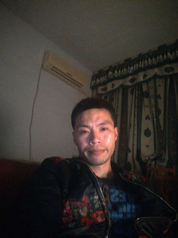 性情男儿的第一张照片--乌鲁木齐相亲服务中心