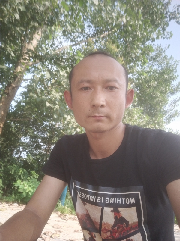 80大叔的第二张照片--乌鲁木齐相亲服务中心