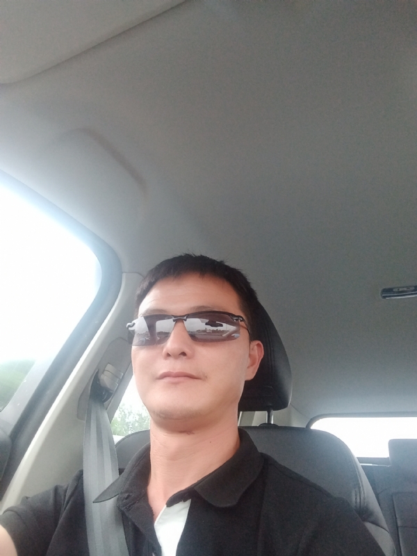 孤独的男人的第一张照片--乌鲁木齐相亲服务中心