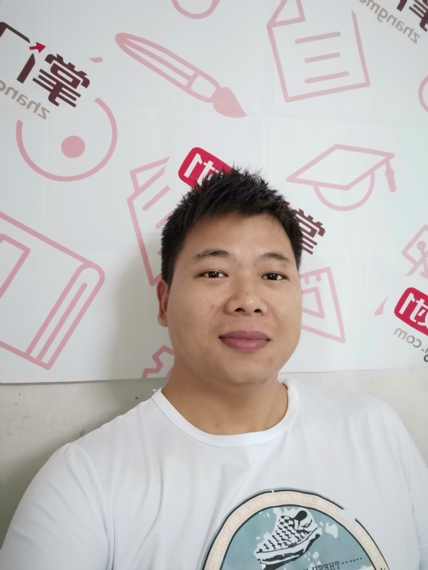 轻静地行走着的第一张照片--乌鲁木齐相亲服务中心