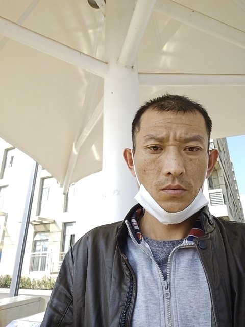 孤狼的第一张照片--乌鲁木齐相亲服务中心