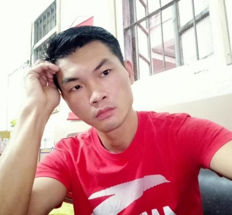 英俊的台灯的第一张照片--乌鲁木齐相亲服务中心