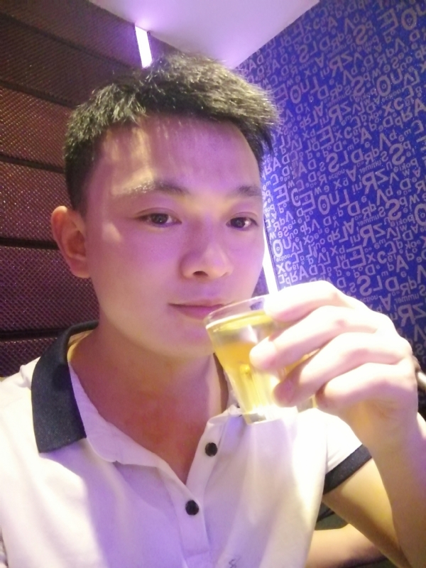幸福的拥抱的第一张照片--乌鲁木齐相亲服务中心