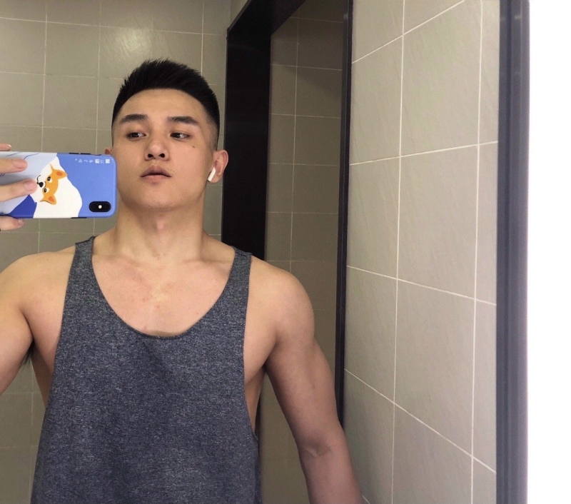 李文亮的第一张照片--乌鲁木齐相亲服务中心