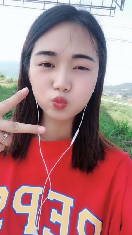 深拥必定温暖的第一张照片--乌鲁木齐相亲服务中心