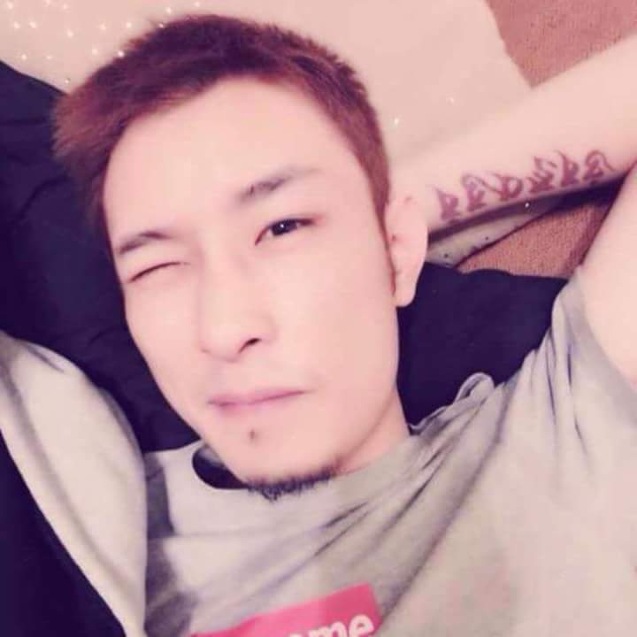 难得拥抱的第一张照片--乌鲁木齐相亲服务中心