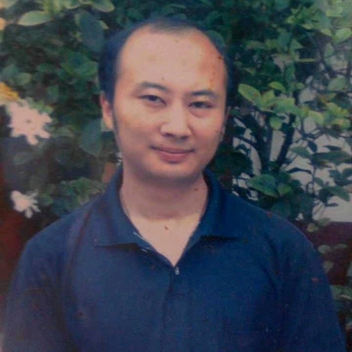 石峰里的生命的第一张照片--乌鲁木齐相亲服务中心