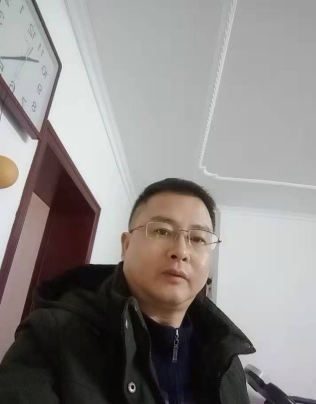 想牵你的手的第一张照片--乌鲁木齐相亲服务中心