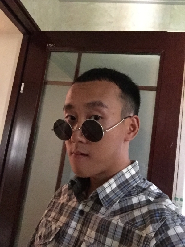 悲喜的第一张照片--乌鲁木齐相亲服务中心