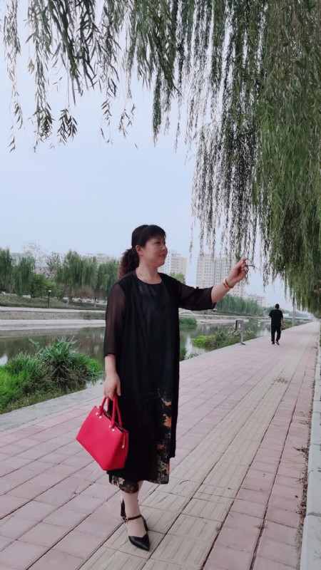 周本玲的第一张照片--乌鲁木齐相亲服务中心