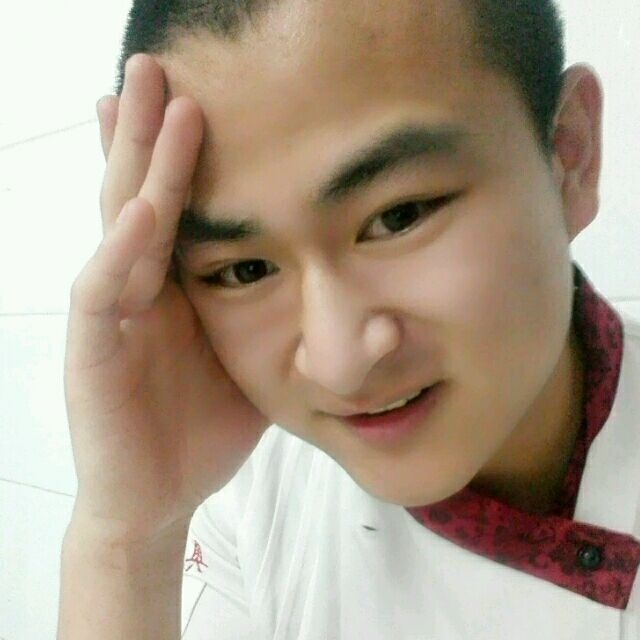 人潮拥挤的第一张照片--乌鲁木齐相亲服务中心