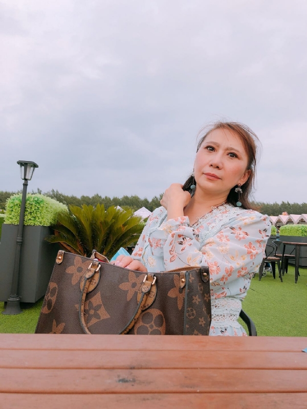鸿运来的第一张照片--乌鲁木齐相亲服务中心