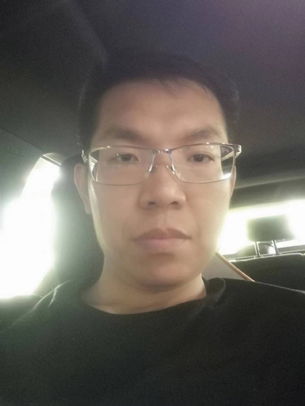 小黑包的第一张照片--乌鲁木齐相亲服务中心