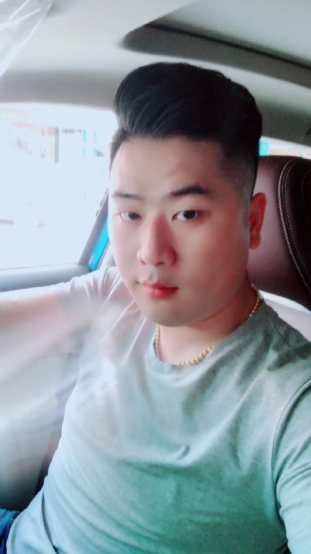 爱吃冰西瓜的猪的第一张照片--乌鲁木齐相亲服务中心