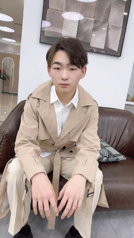啊哲的第一张照片--乌鲁木齐相亲服务中心