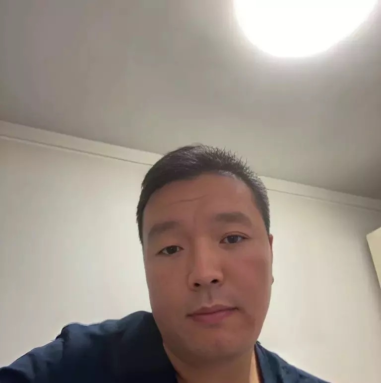 穿唐装的松鼠的第一张照片--乌鲁木齐相亲服务中心