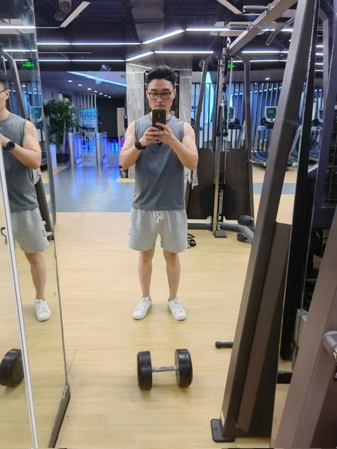 超哥的第二张照片--乌鲁木齐相亲服务中心