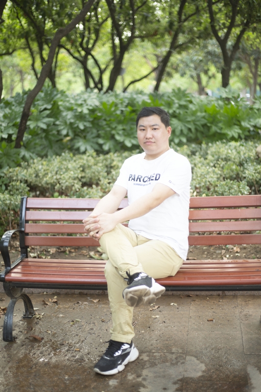 抱着鱼睡觉的猫的第一张照片--乌鲁木齐相亲服务中心