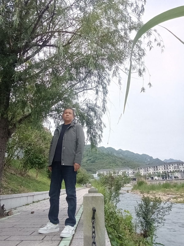 飞雪飘零的第一张照片--乌鲁木齐相亲服务中心