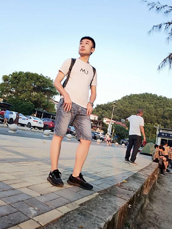 俊皓的第一张照片--乌鲁木齐相亲服务中心