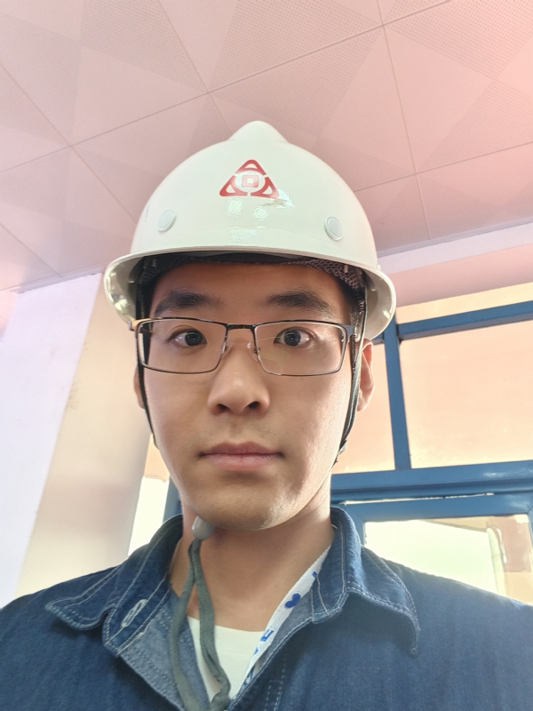 何鹏宇的第二张照片--乌鲁木齐相亲服务中心