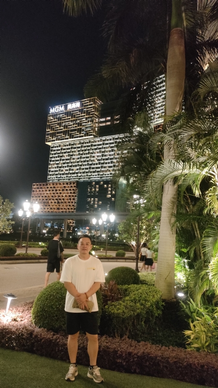 熟悉的身影的第一张照片--乌鲁木齐相亲服务中心
