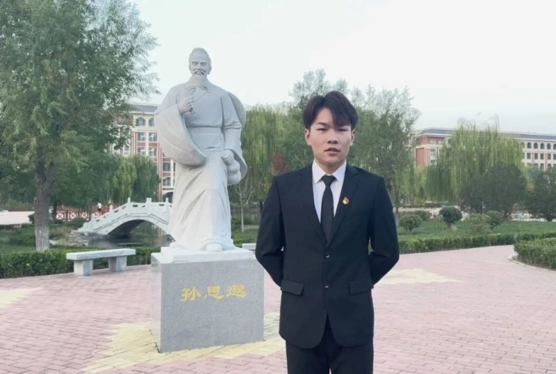 尚明月的第一张照片--乌鲁木齐相亲服务中心